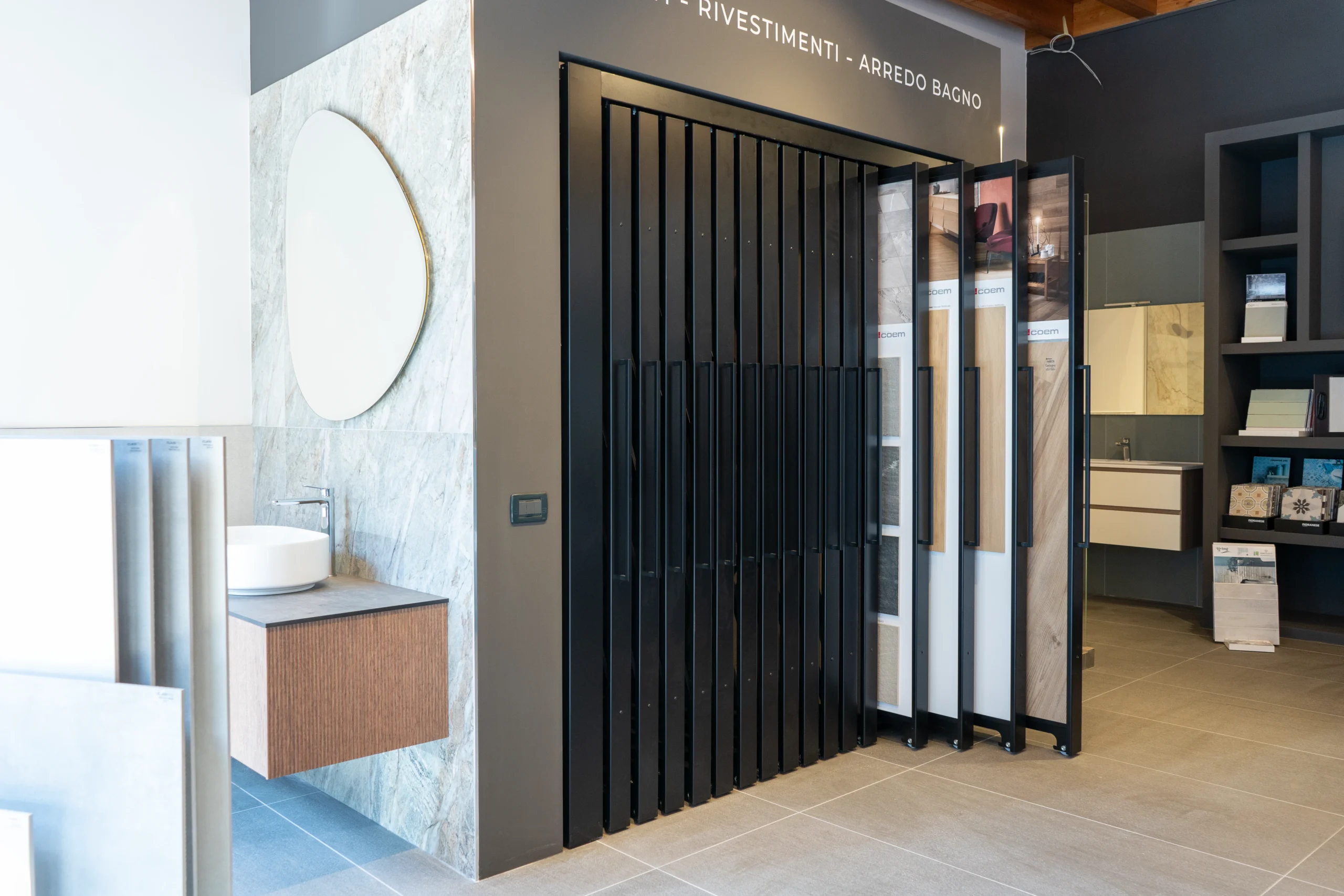 Pannelli espositivi nello showroom PZ Pavimenti